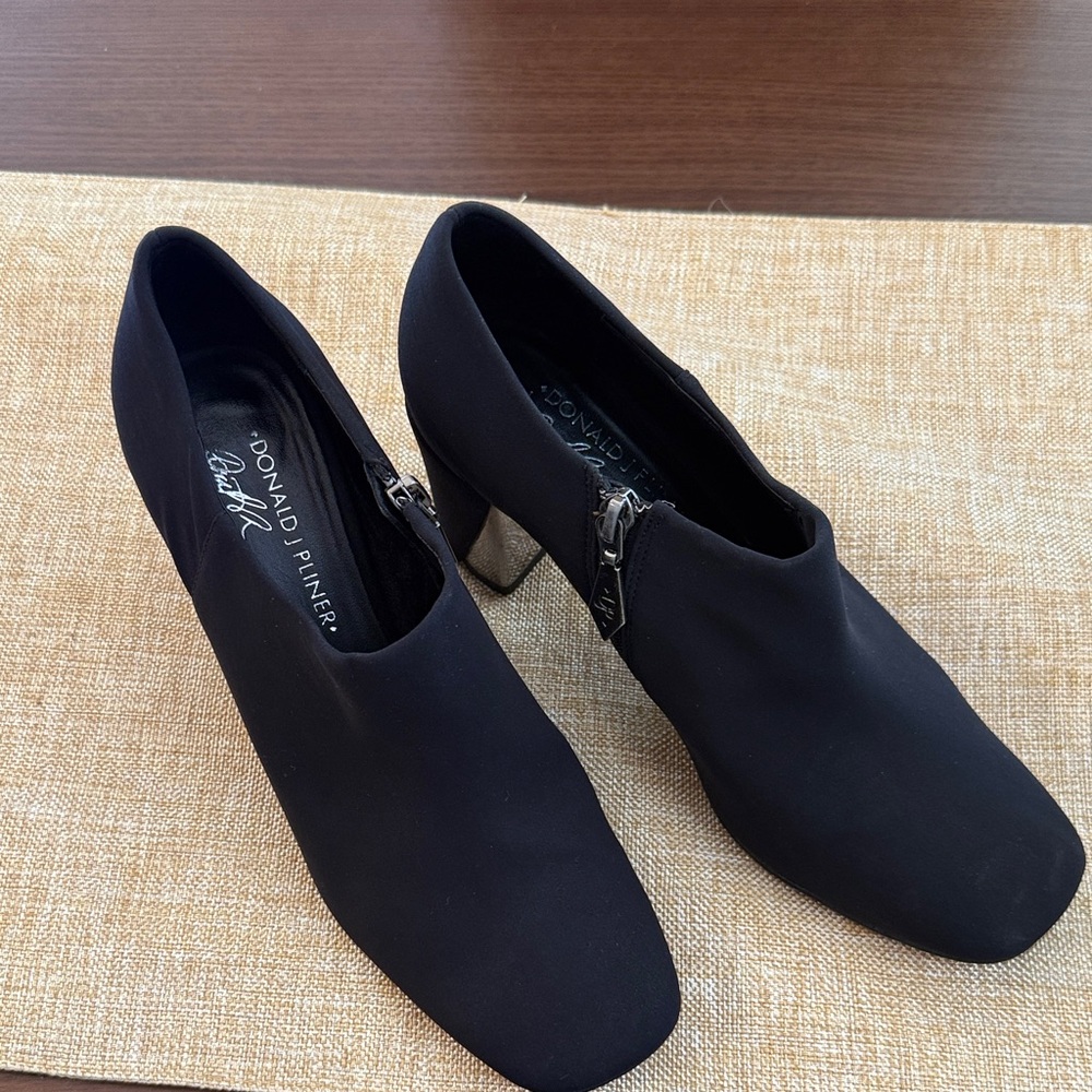 Donald J. Pliner Women’s Black Block-Heeled Booties Size 8.5